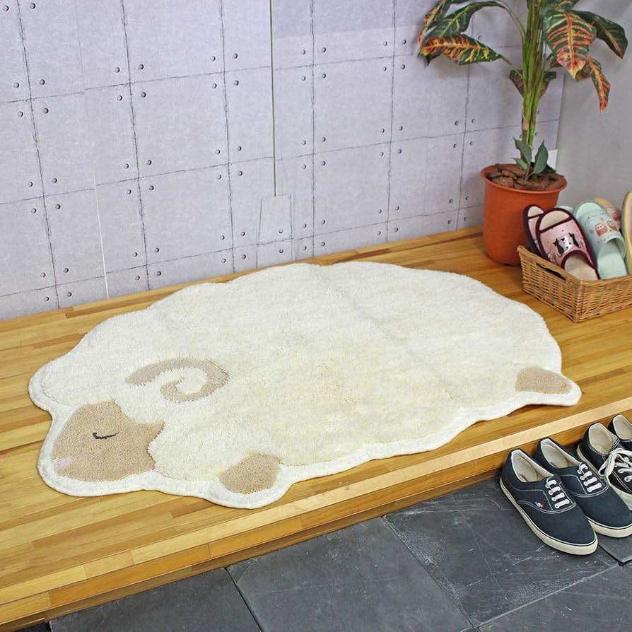 Amazon｜毛足ふわふわ 癒されるヒツジ型マット 約47×67cm 手洗い